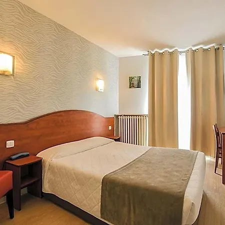 Hotel Le Rupella 2*